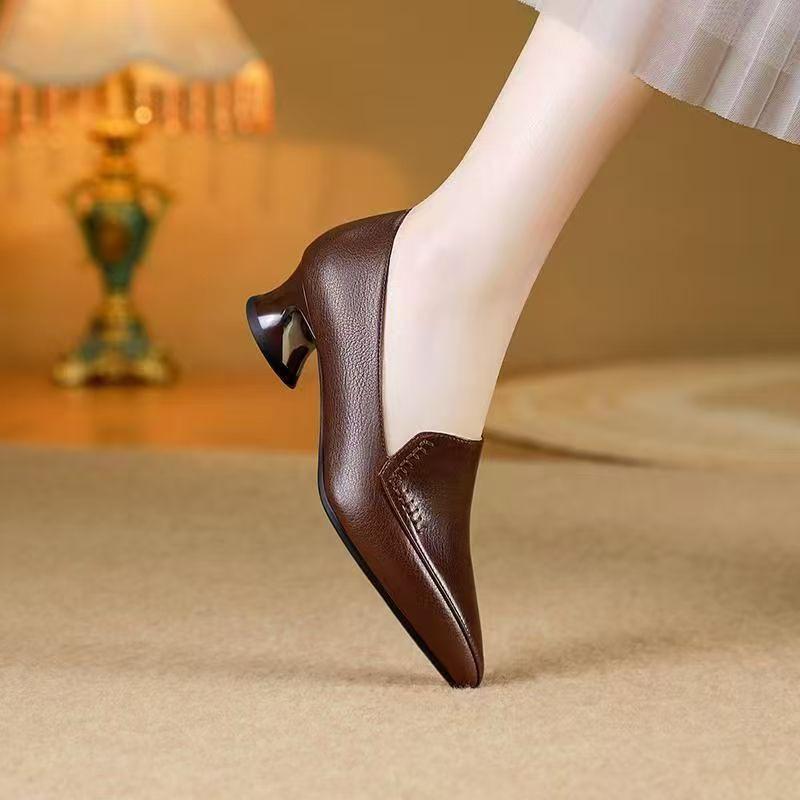 

Новые французские туфли на среднем каблуке для женщин, осень 2025, новые элегантные темпераментные остроносые туфли на толстом каблуке, не утомляющие ноги, удобные женские туфли 40 коричневый