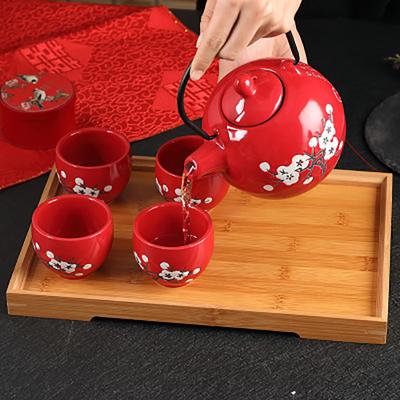 Teeservice aus Keramik mit Pflaumenblütenmotiv, Filterteekanne mit Edelstahl-Teesieb, Teetassen im Wasserkocher-Stil, chinesisches Teegeschirr für die Hochzeit in Rot