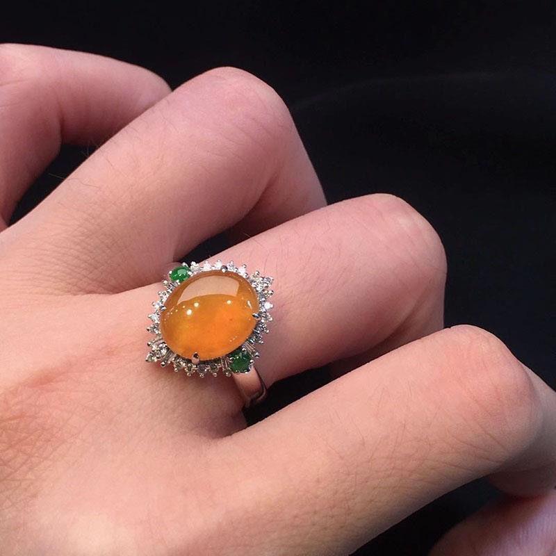 Design créatif incrusté de cristal calcédoine naturelle jaune orangé gros œuf surface bague pour femme magnifique bijou de luxe