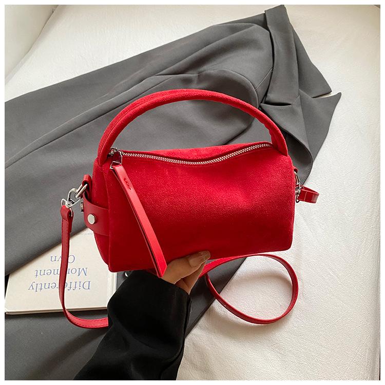 2025 New Retro Matte Handheld Pillow Bag Niche Casual Armpit Bag Temperament Commuter Shoulder Crossbody Bag for Women