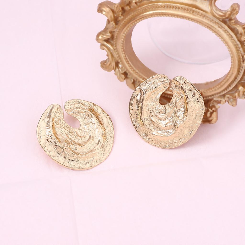Light luxury new concave and convex texture irregular pleated geometric round stud earrings star trend catwalk model
