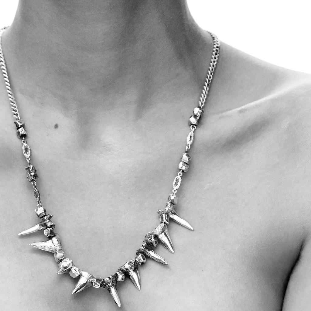 Mezmic [Missile] Shark Tooth V.1 Necklace