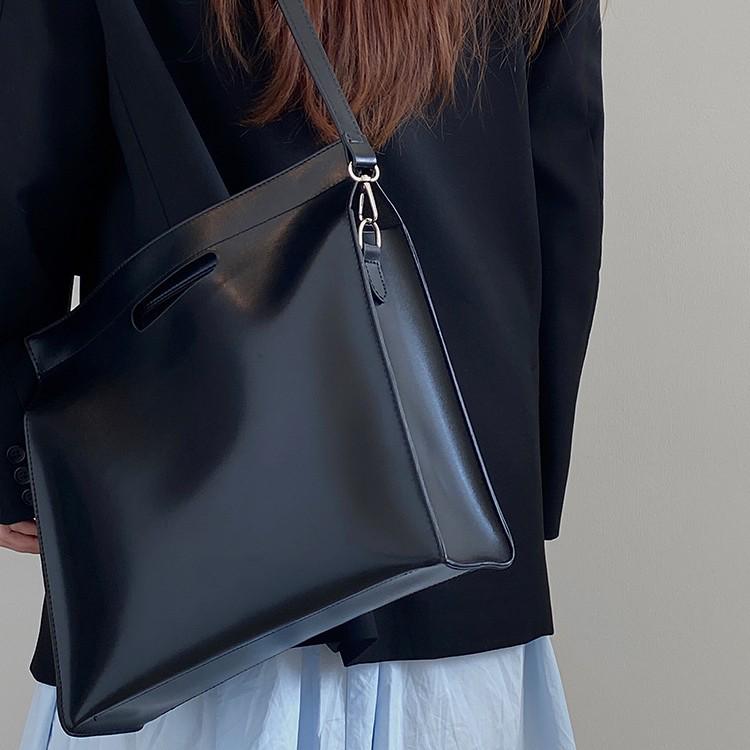 Luxury Ladies' Computer Tote: Versatile Shoulder & Crossbody Bag for Documents & Commuting