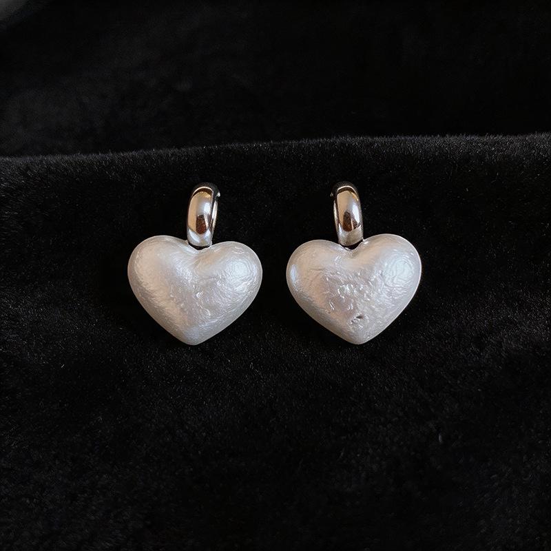 Elegant Heart-Shaped Pearl Stud Earrings, Face-Slimming Fashion, Silver Needle, Versatile, High-End Look
