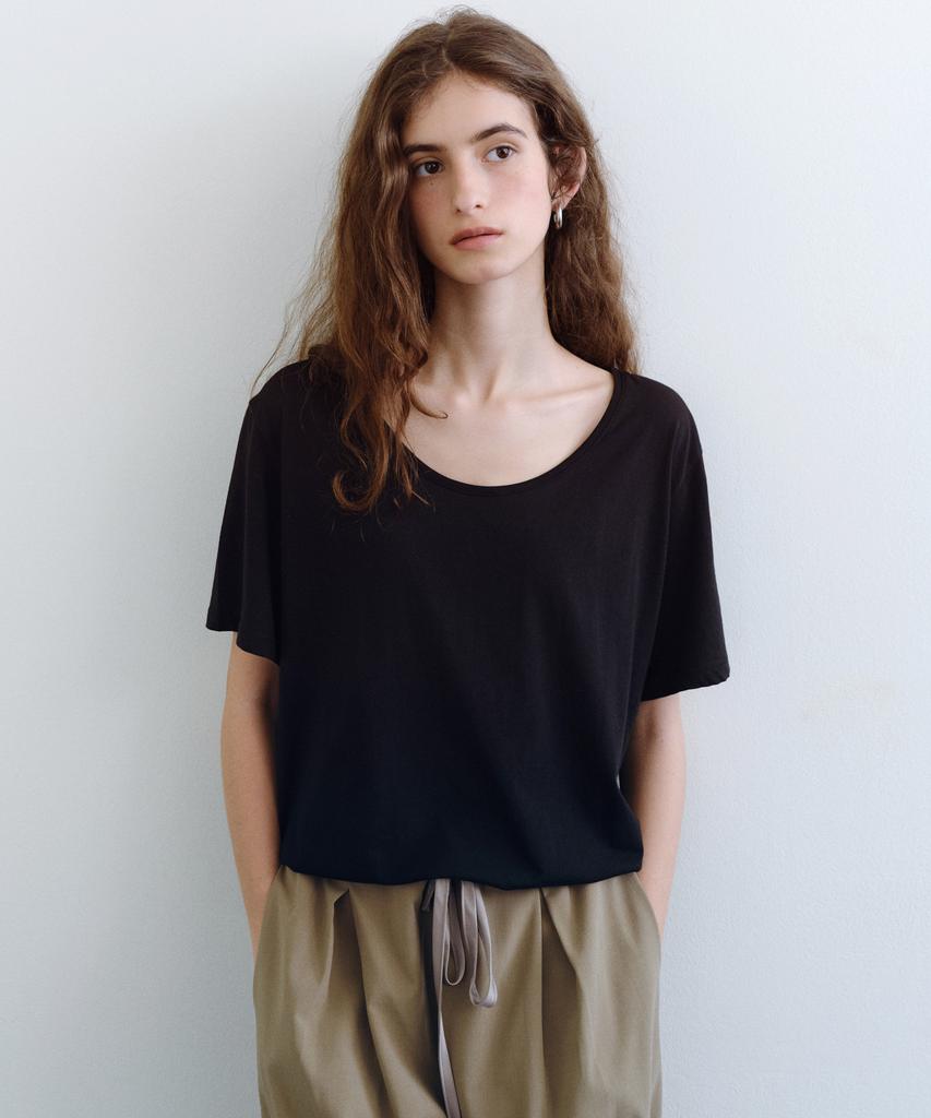 Yulago Haive U-Neck T-Shirt