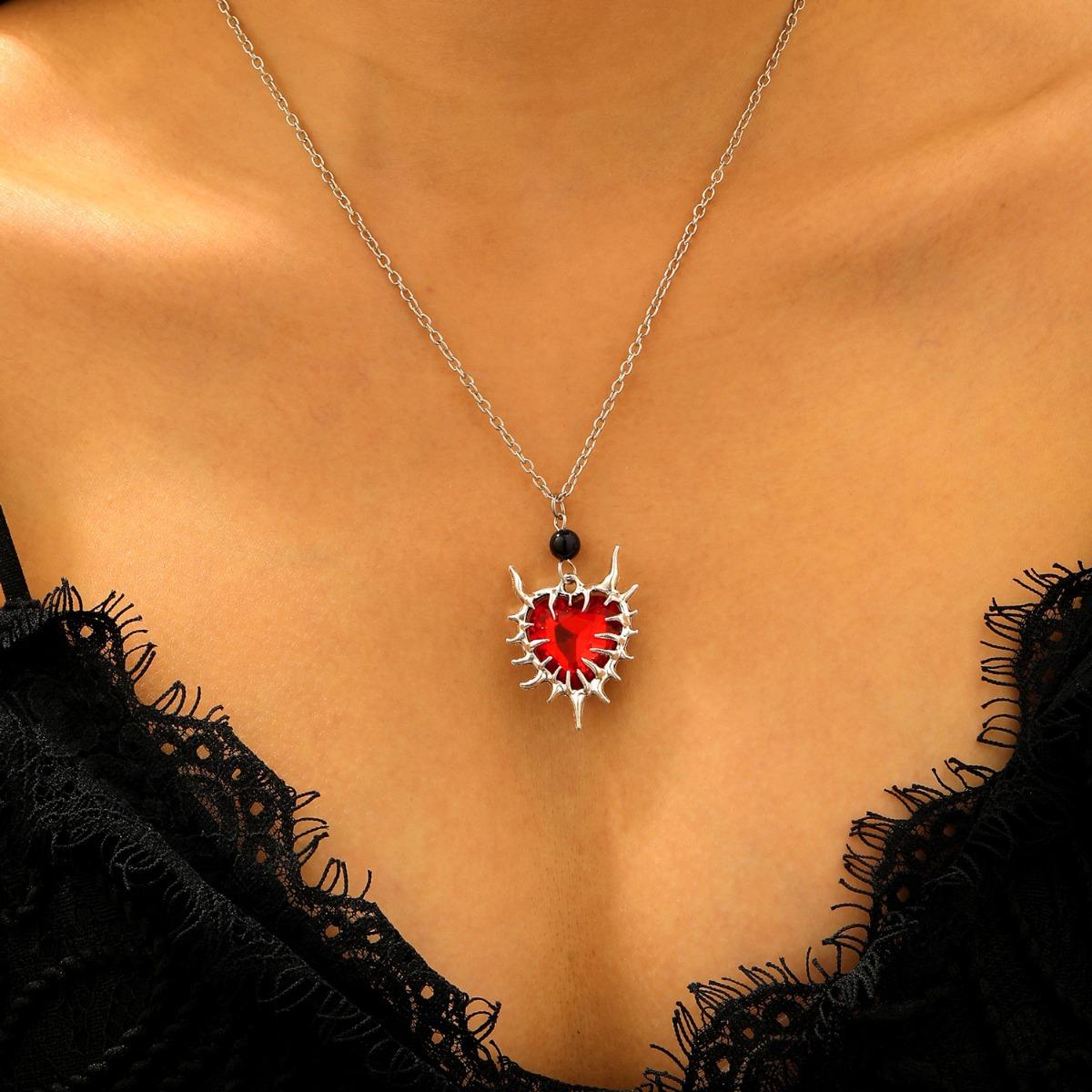 Thorned Red Heart Pendant Necklace Gothic Punk Statement Necklace for Women красный