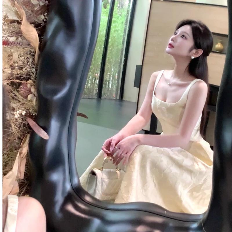 Women's Summer French Embroidered Slim Fit Retro Long Dress with Waist-Cinching and Elegant Charm