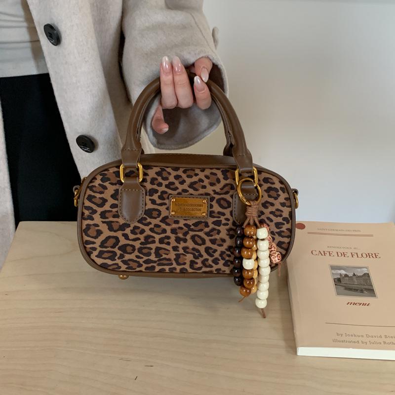 

Осень/Зима 2025 Роскошная сумка кроссбоди Boston для женщин - Нишевый дизайн, Кожа цветной печати леопарда