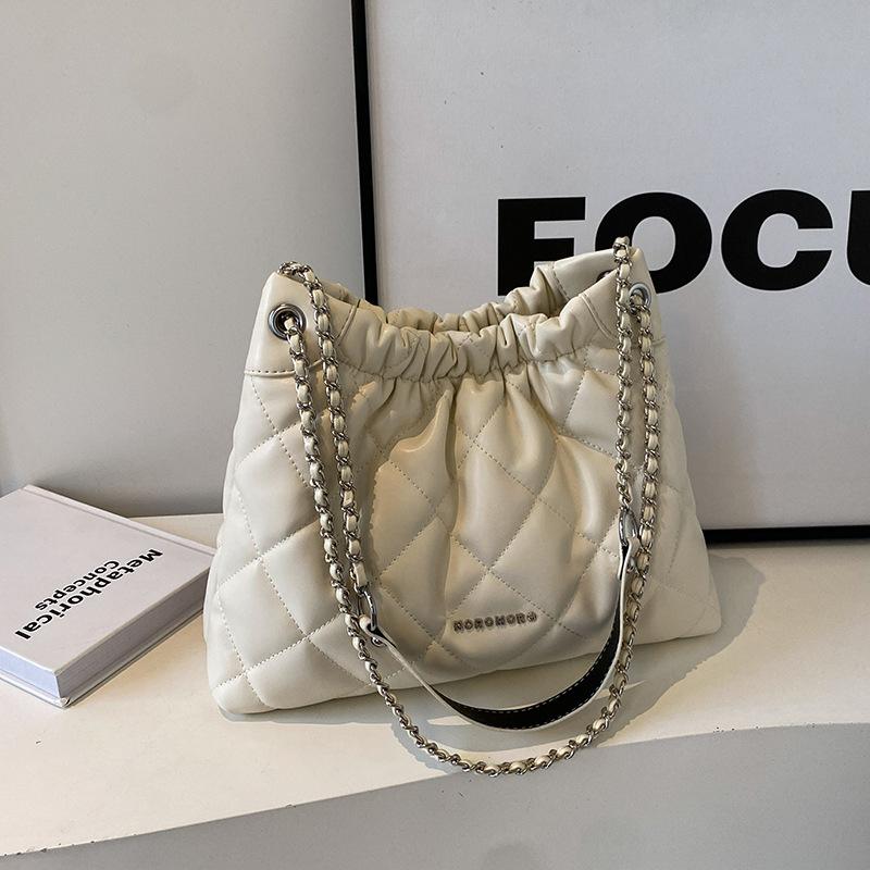 Väska Dam Ny Höst och Vinter Crossbody Stor Kapacitet Hinkväska Premium Mångsidig Rombkedja Axelväska