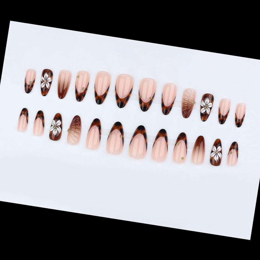 Elegante 3D-geformte florale künstliche Nägel ABS Press-On Nägel Einfache Anwendung Langanhaltend für Hochzeitsveranstaltungen Büro
