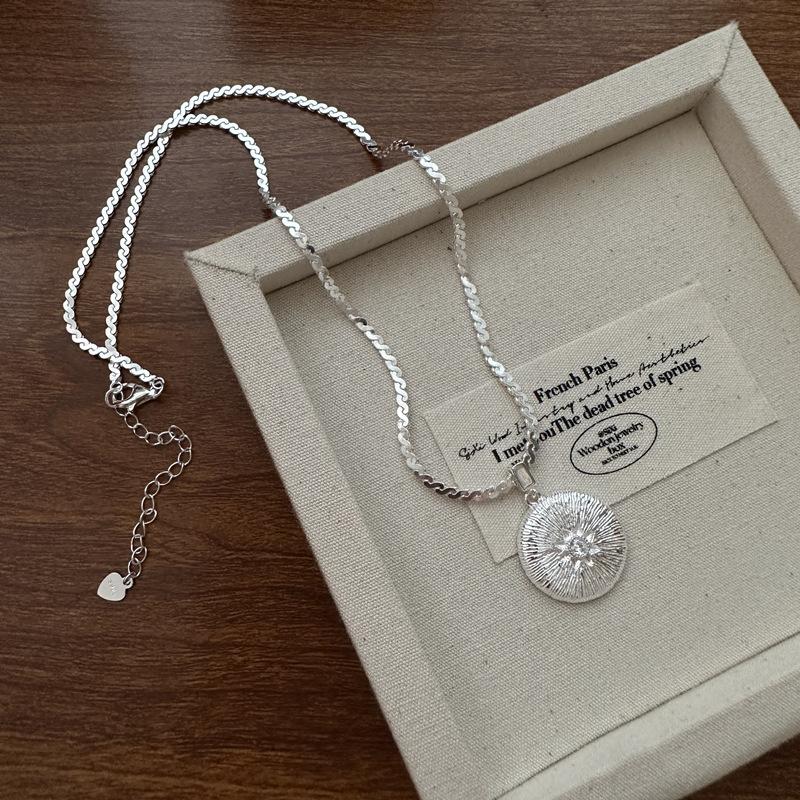 

S925 Sterling Silver Niche Design Sense Heavy Industry Texture Sense Zircon Necklace Korean Style Fashionable Simple Collarbone Chain 925 silver