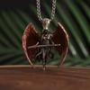 Colar pingente de anjo guerreiro elegante estilo vintage com asas vermelhas e detalhes em formato de espada, feito de liga de zinco (1 pedaço).