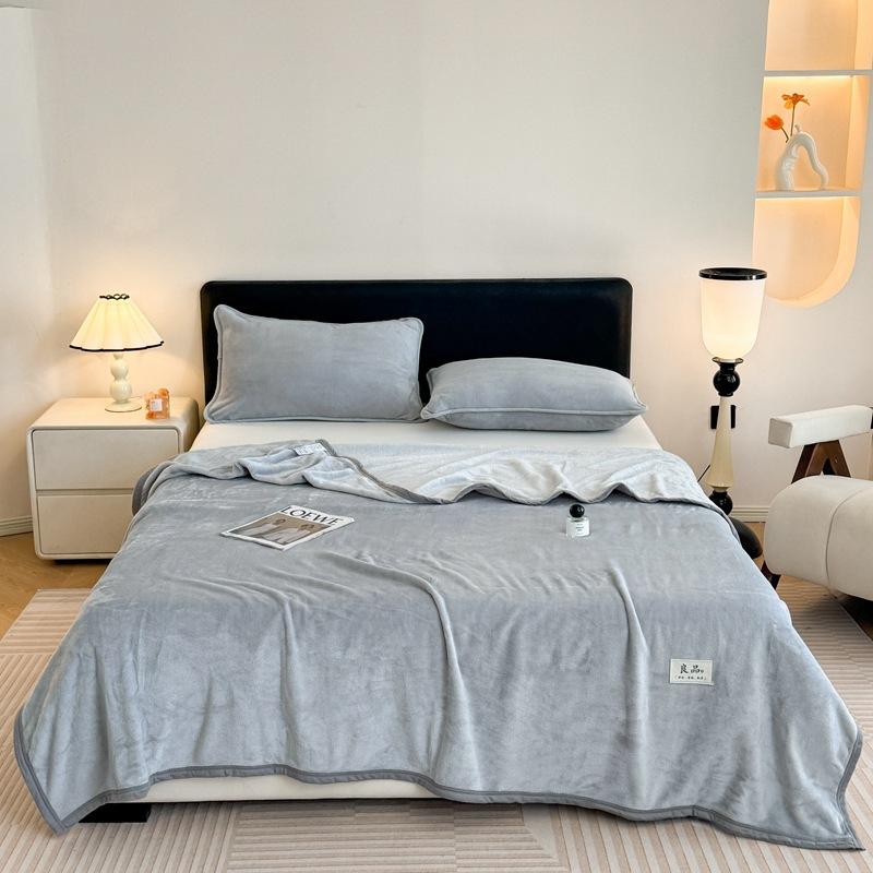 New Solid Color Flannel Blanket Blanket Casual Nap Office Comfortable and Warm Solid Color Milk Blanket