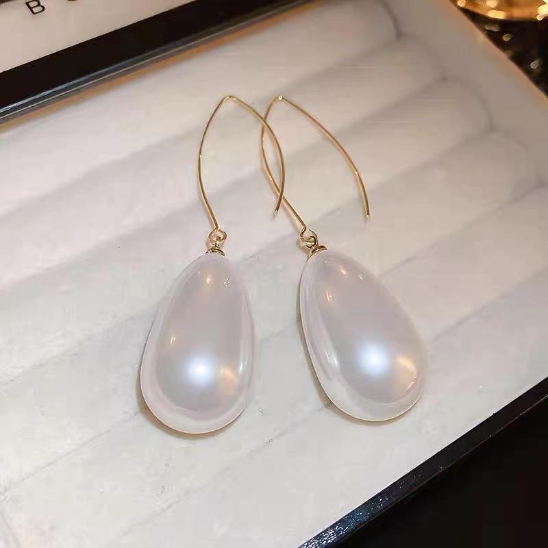Exquisite 2023 French Minimalist Teardrop Pearl Earrings - Elegant Niche Design for Women