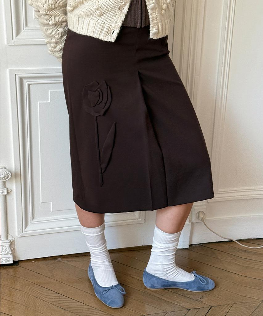 Sinun Sn Rose Applique Skirt (Brown)