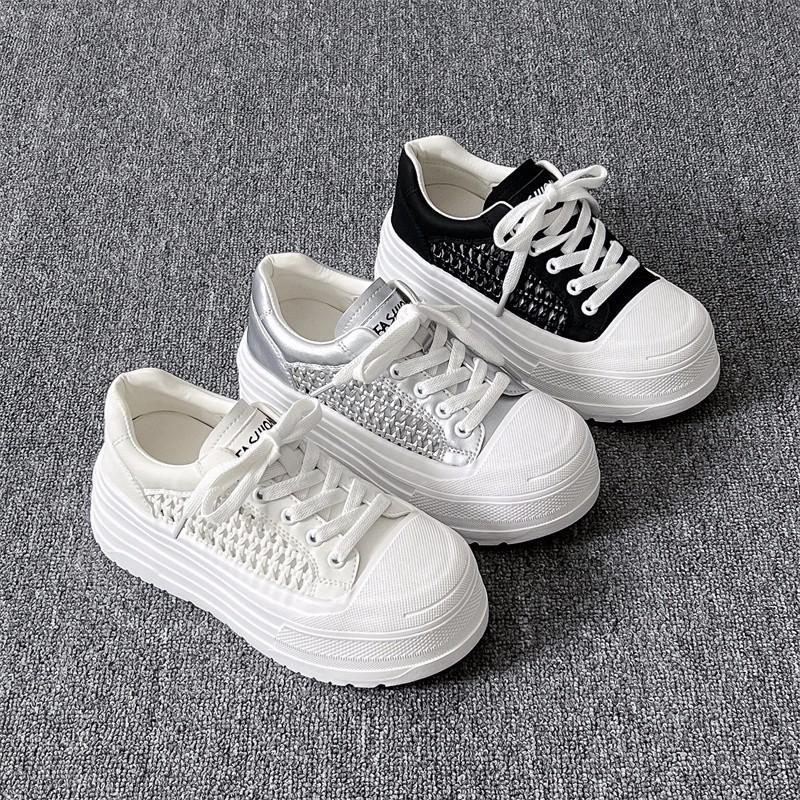 Lightweight little white shoes women's 2025 summer new hollow woven breathable board shoes short Le thick sole inner height increase women's shoes