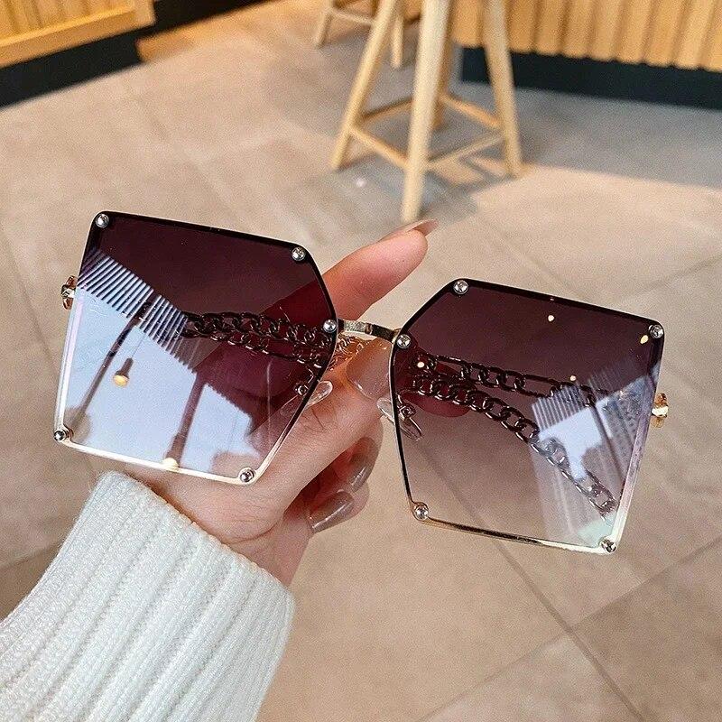 2025 neue Mode Oversize Gradienten Sonnenbrille Für Frauen Vintage Legierung Kette Rahmen Niet Quadrat Sonnenbrille Weibliche Elegante Shades