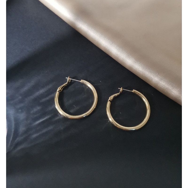 

Metallic Soft Cushion Ear Clip Personalized 925 Silver Needle Gold 3.1cm (925 Silver Earrings with Pierced Ears)