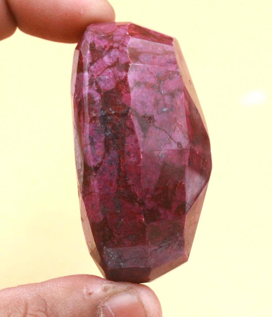 543.05 Carat Martin Luther King Jr. Day Red Ruby Oval Shape Certified Africa Gemstone SN216