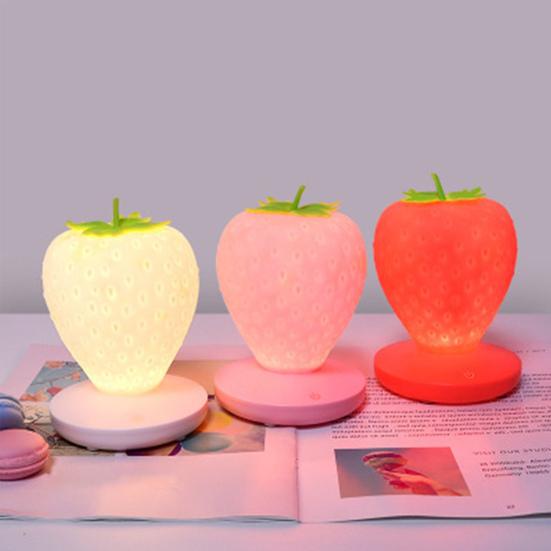Lampada da comodino a LED creativa ricaricabile senza sfarfallio con luce notturna a fragola, decorazione da tavolo