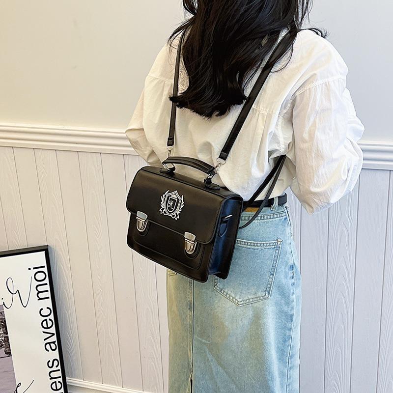 Spring large-capacity new temperament fashion design single shoulder messenger retro personalized portable messenger bag