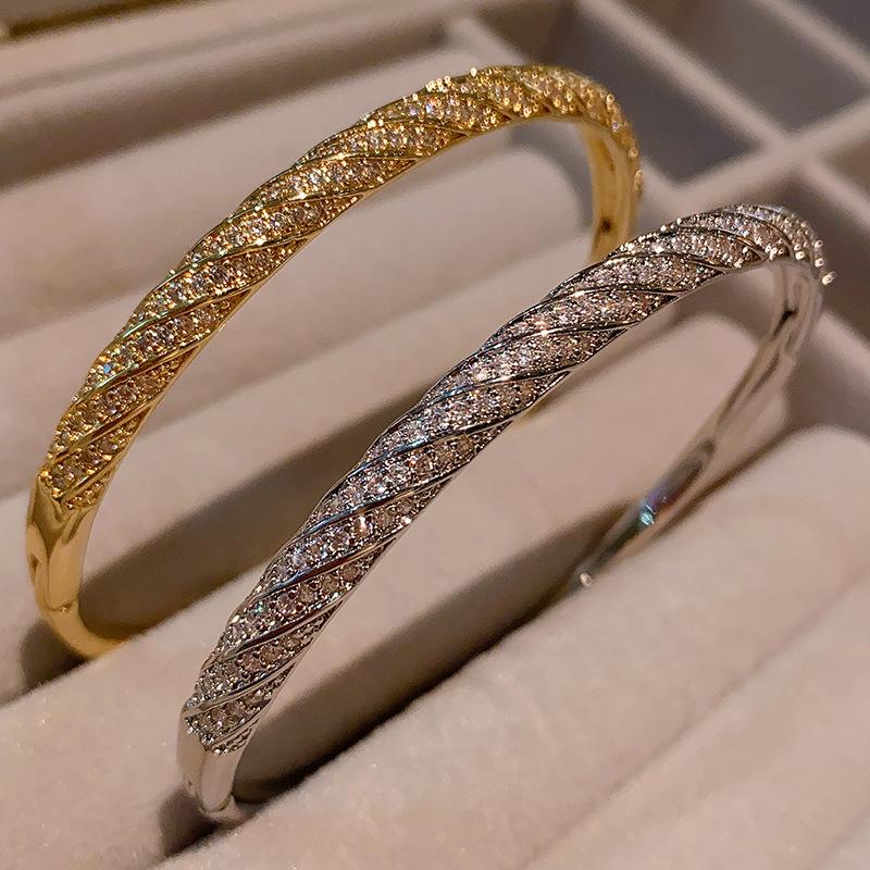 

Jinling Grid Full Diamond Bracelet with Smooth Cross Wave Light Luxury Starry Sky Bracelet one size(17-20cm)