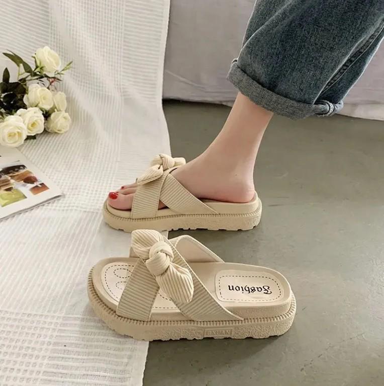 Trendy Women's 2025 Summer Thick Sole Beach Sandals