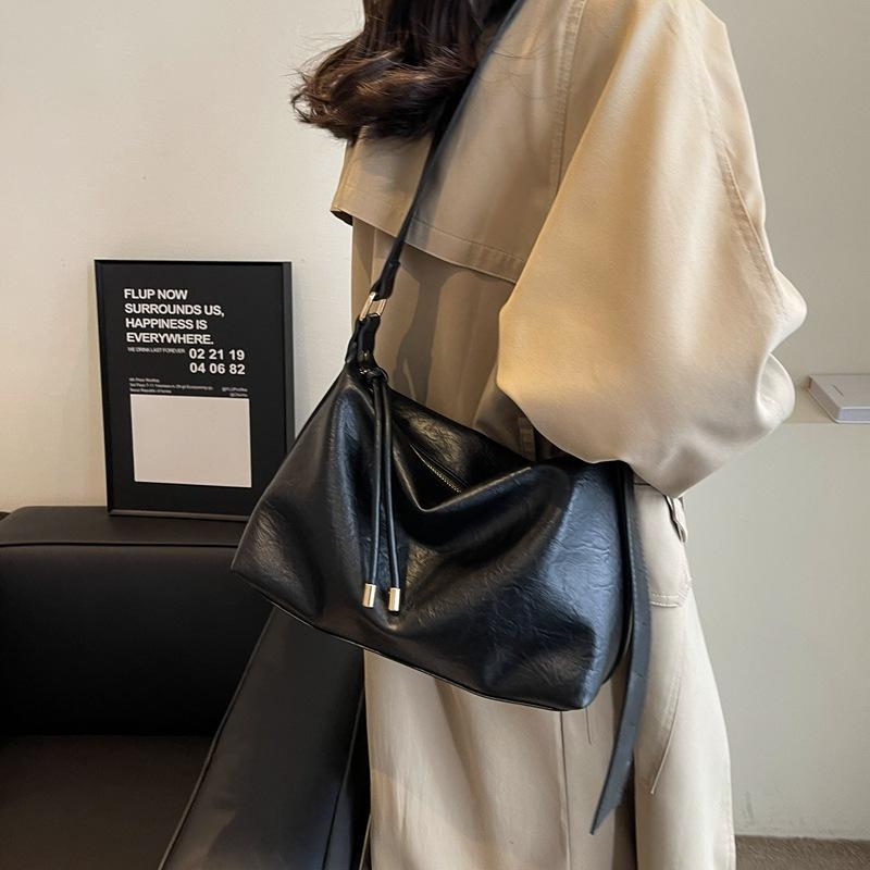 Solid Color Commuter Large Capacity Shoulder Bag Female Leather Crossbody Bag Underarm Dumpling Bag for Women
