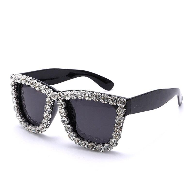 Oversized Rhinestone Frame Ladies Diamond Glasses Square Sun Glasses Designer Stylish Sun Glasses UV400 Shades for Ladies