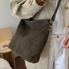 Stylish commuter large-capacity tote bag women's 2025 autumn new suede retro fashion casual shoulder bag bag