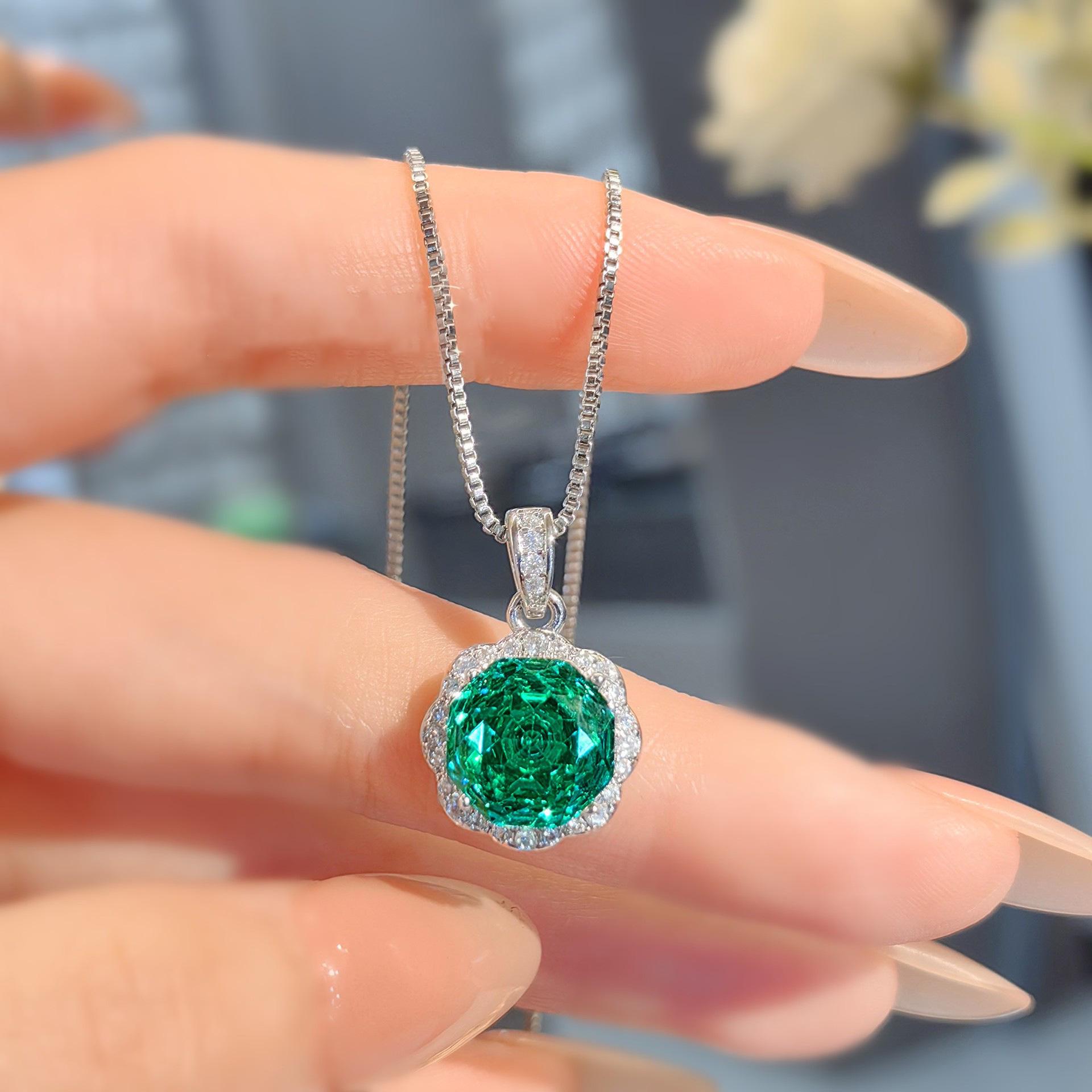 

Элегантный восьмиугольный кулон с синим танзанитом, украшенный бриллиантами огранки «роза», и серьги-пусеты для женщин