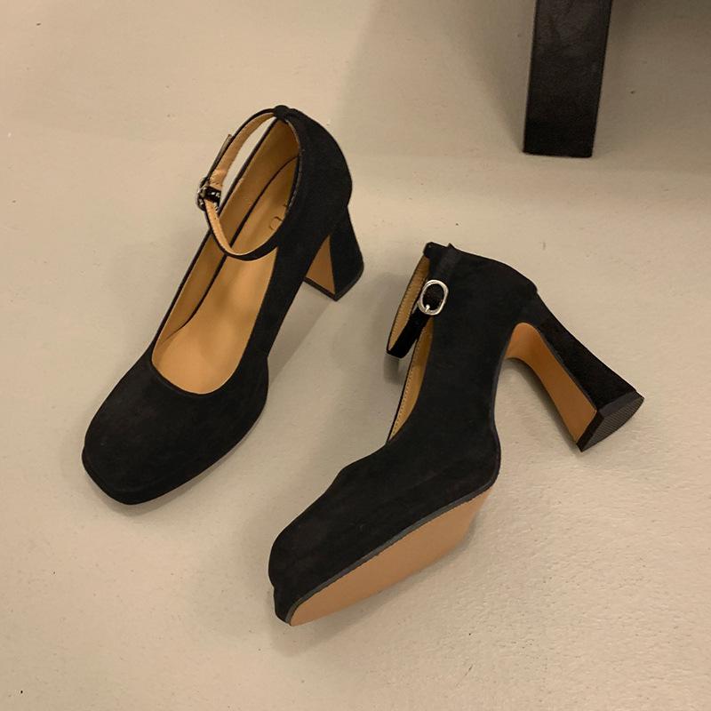 

2025 новые весенние и осенние французские туфли с квадратной головкой и пряжкой из одного слова на высоком каблуке женские водонепроницаемые туфли на толстом каблуке 40