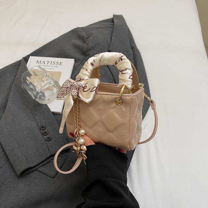 Premium French niche bag 2025 new trendy fashion diamond mini handbag one shoulder messenger Princess Diana bag