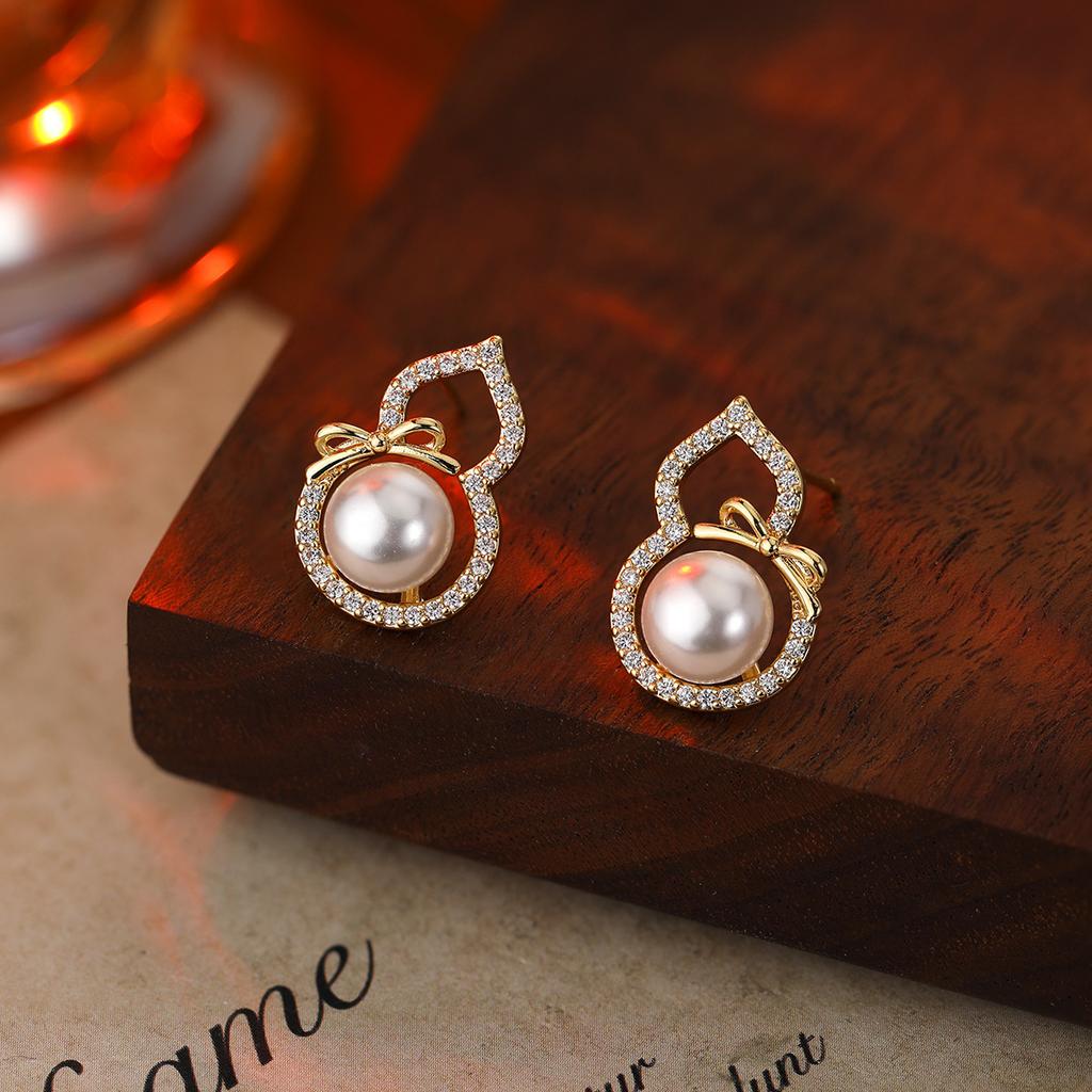 Premium Pearl Stud Earrings S925 Silver Needle Elegant Exquisite Earrings Retro Temperament Versatile Earrings