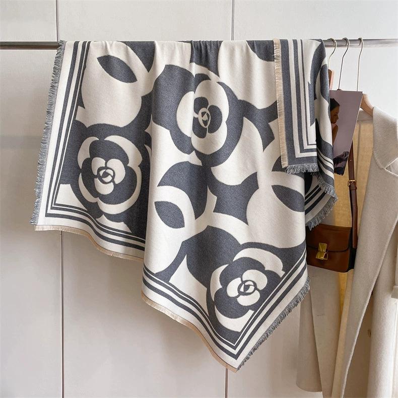 122*128cm Oversized  Imitation Cashmere Wrap with Tassels, Floral Travel Blanket Cape Pashmina Shawl for Women, Versatile scarf