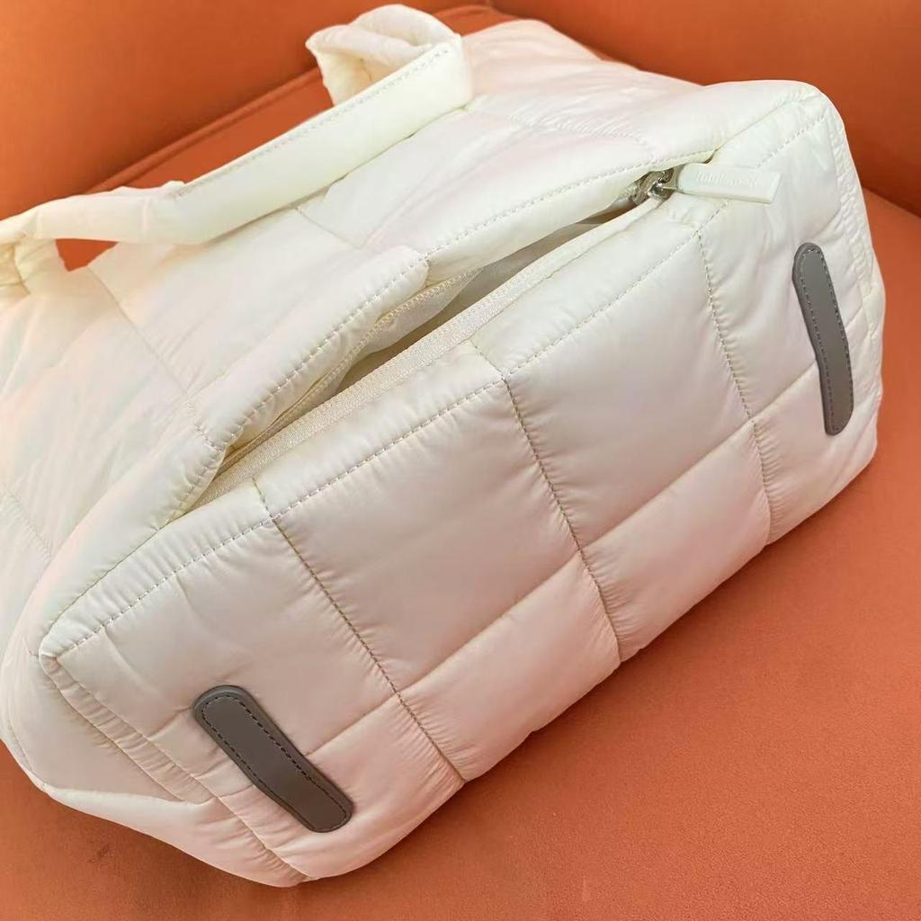 2025 A/W Tote Puffer Grande Matelassê Diamante 12L: Bolsa de Mão de Ombro Único