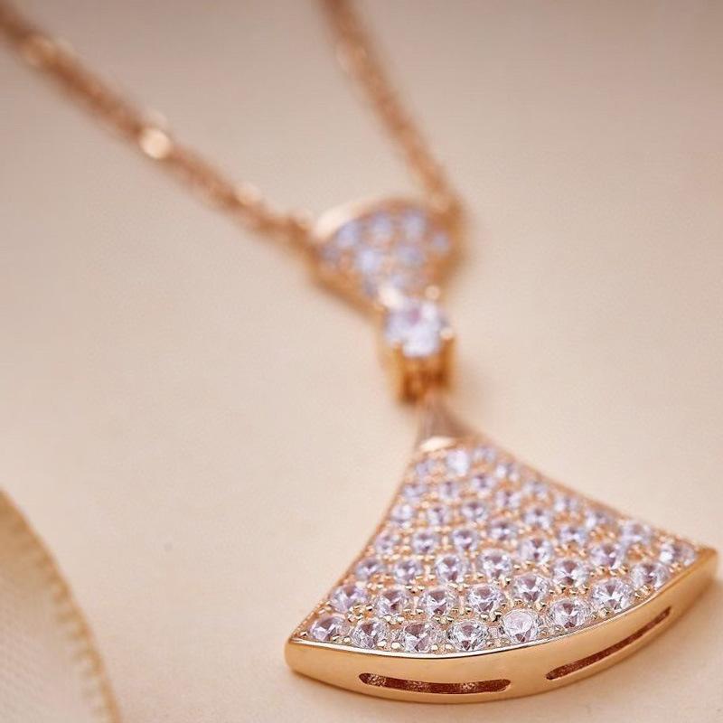 Color Gold Small Skirt Necklace Niche Design Rose Gold Plated Super Flash Full Diamond Fan Collarbone Chain
