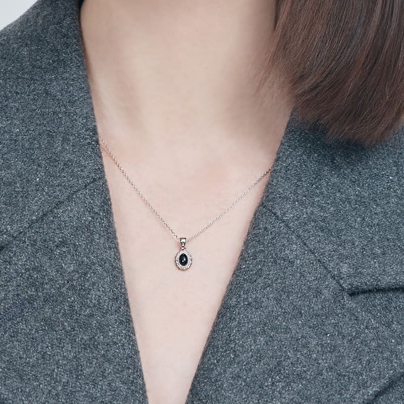 ELLE Jewelry Ella Oval Onyx Necklace ELBRNN205