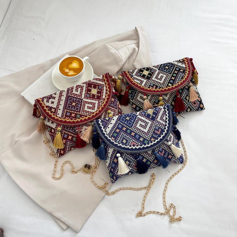 Fashionable Colorblock Ethnic Fringe Shoulder Bag For Women With Chain Detail