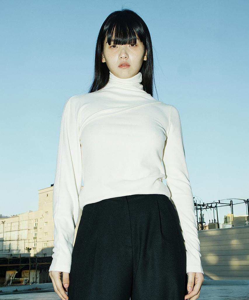 Seutimillon Dual Fabric Layered Turtleneck T-Shirt_Ivory