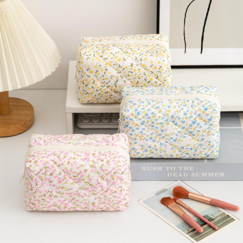 Storage Organizer Floral Puffy Quilted Makeup Bag Flower Printed Cosmetic Pouch Large Travel Cosmetic Bag Makeup Accessory