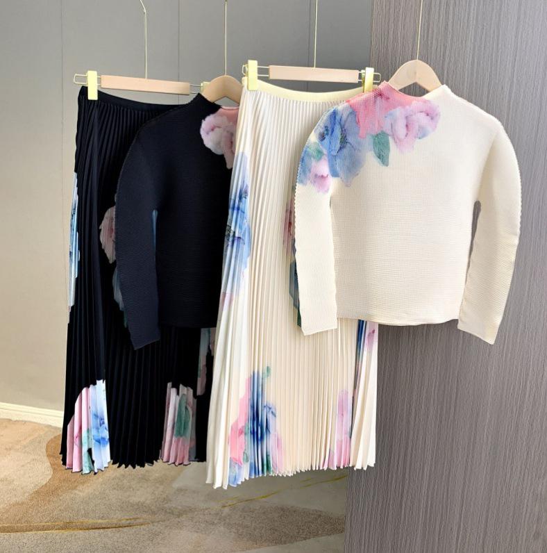 2025 Autumn Women's Fashion: Pleated Tops and Skirts Two-Piece Suit