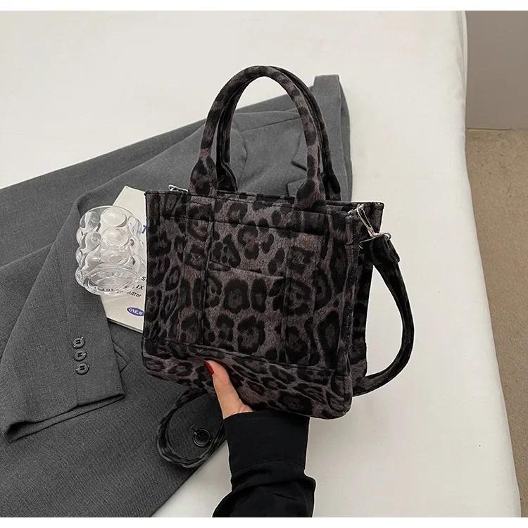 

Французская персонализированная сумка с леопардовым узором, модная новая стильная ретро-сумка, маленькая квадратная сумка, нишевый дизайн, сумка через плечо на одно плечо