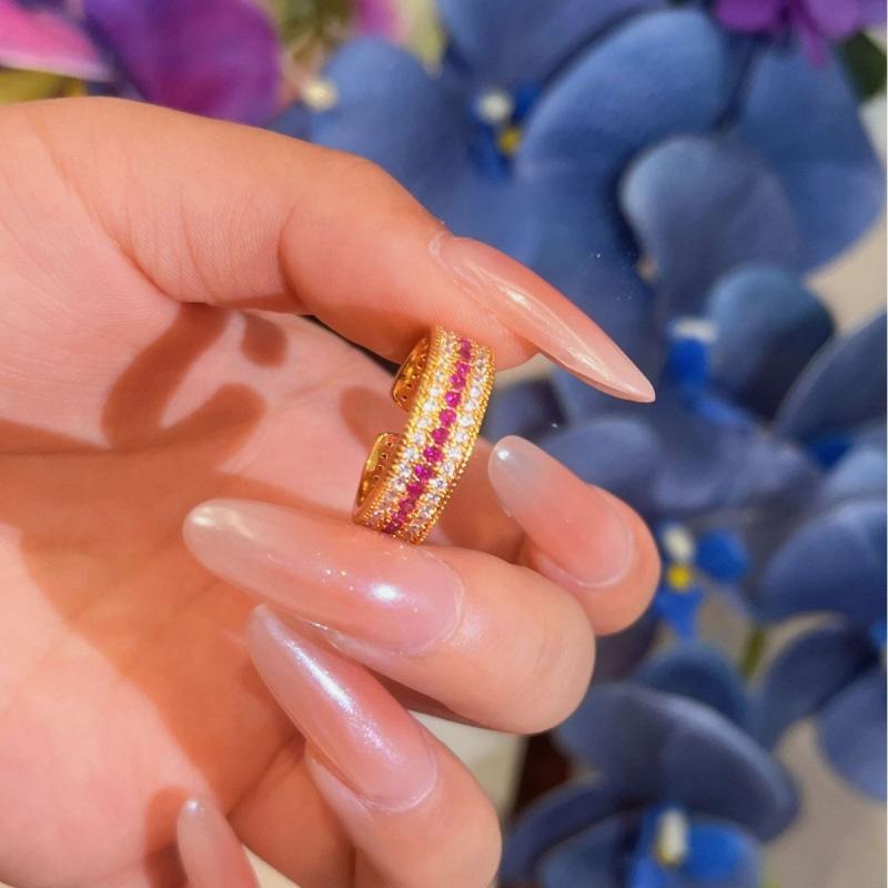 The Same Old Shop In The Gold Store Is Full Of Diamonds, Roses, Window Flowers, Vajra Opening Rings, Retro Light Luxury Rubies, And High-End Feeling