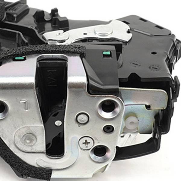 Black Plastic Car Door Latch Actuator (Part No. 69040-02120)