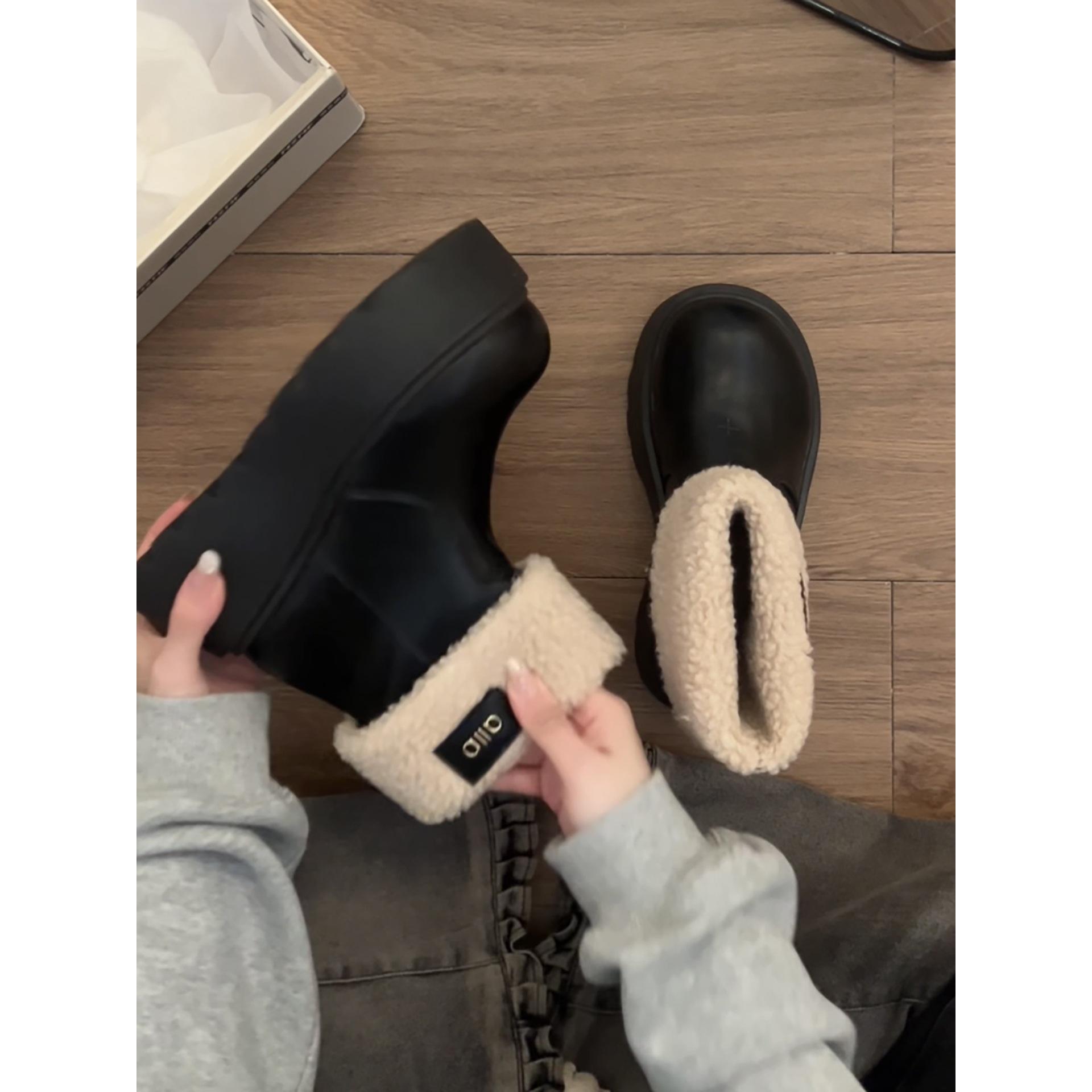 Black warm thick-soled snow boots, winter piled, thickened and heightened fluffy Birkenstock cotton shoes 40 коричневый