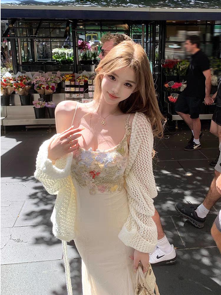 Damen Figurbetontes Fishtail-Kleid mit Blumenspitzen-Netz - Schlankmachende Spaghettiträger, Taillenbetonend, Sanfter Stil für Frühling und Sommer