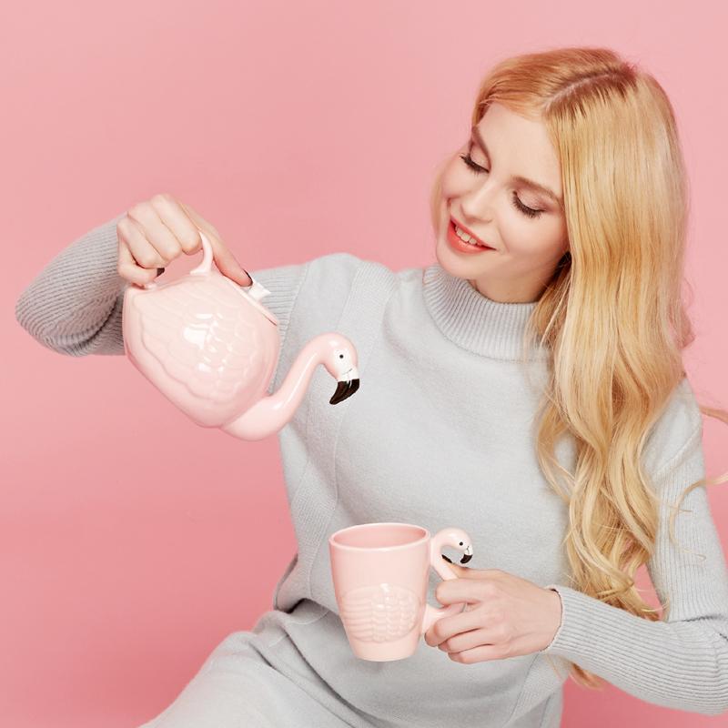 YMEEI Kreativní čajová souprava s čajníkem plameňáka Keramický čajník s uchem Roztomilý zvířecí hrnek Růžový porcelánový čajník Čajové nádobí Nástroje na pití