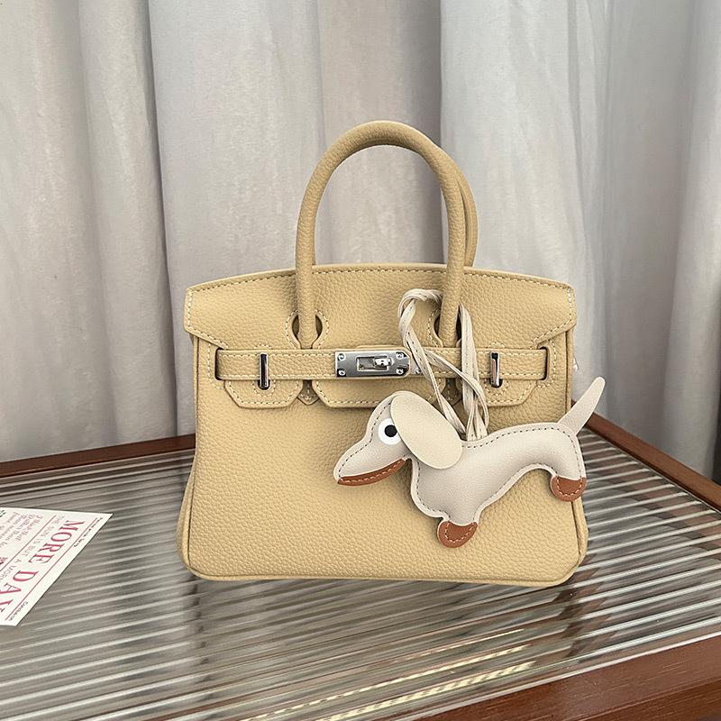 

Сумка-мессенджер с рисунком личи премиум-класса, вместительная, женская, платиновая, новинка 2025 года