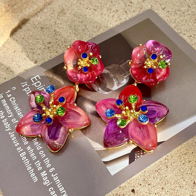 Elegant Women Men Fashion Classic Crystal Pendant Earrings For Women Girls Vintage Palace Style Gorgeous Ear Rings Jewelry